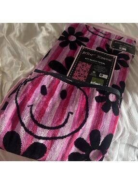 Betsey Johnson Beach Towel Retro Flowers Smiley Face & Pink Stripes, New